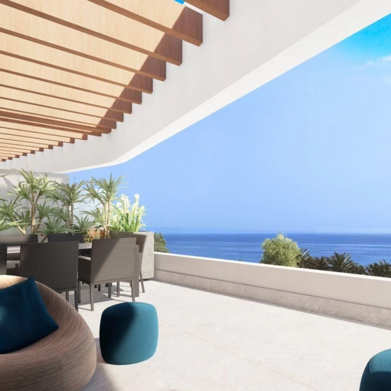 Exclusive promotion of 38 luxury homes with 2 and 3 bedrooms in a private urbanization with swimming pool and gardens, with sea views and terraces facing South