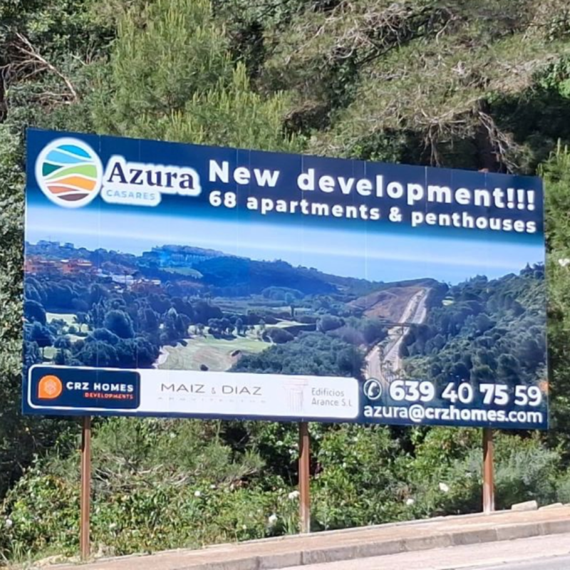 This development is located in a privileged setting with multiple leisure options: golf courses such as Doña Julia or the marinas of La Duquesa and Estepona.