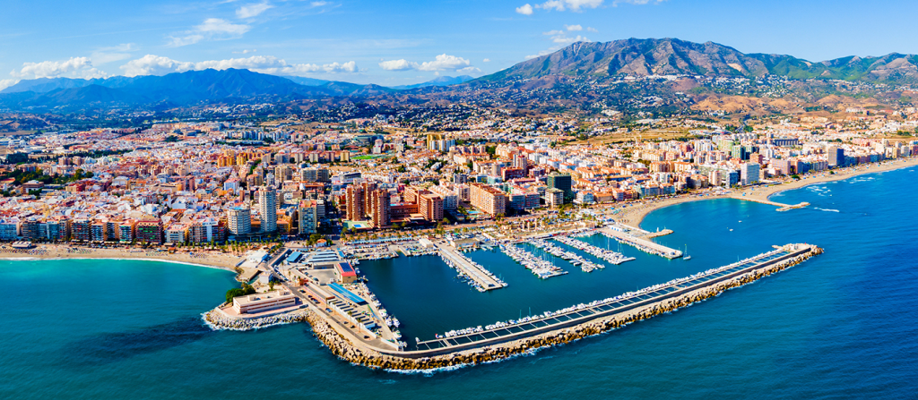 A beautiful port set between wonderful beaches, Fuengirola, in the centre of the village, next to one of the most beautiful and spacious promenades of Andalusia