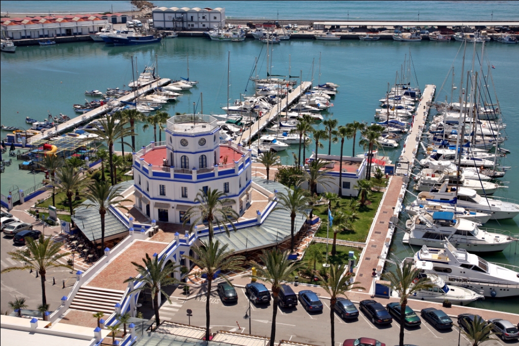 The Estepona marina is located in a city on the Costa del Sol and its tourist name is known around the world.