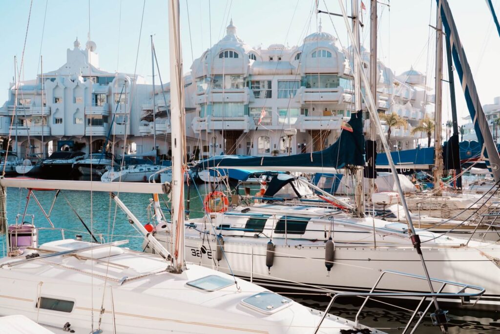 The Benalmádena Marina is one of the most important marinas along the Andalusian coastline, due to its stunning design and interior architecture, the number of moorings, the wide range of alternative leisure activities it offers and its outstanding location in the heart of the Costa del Sol.