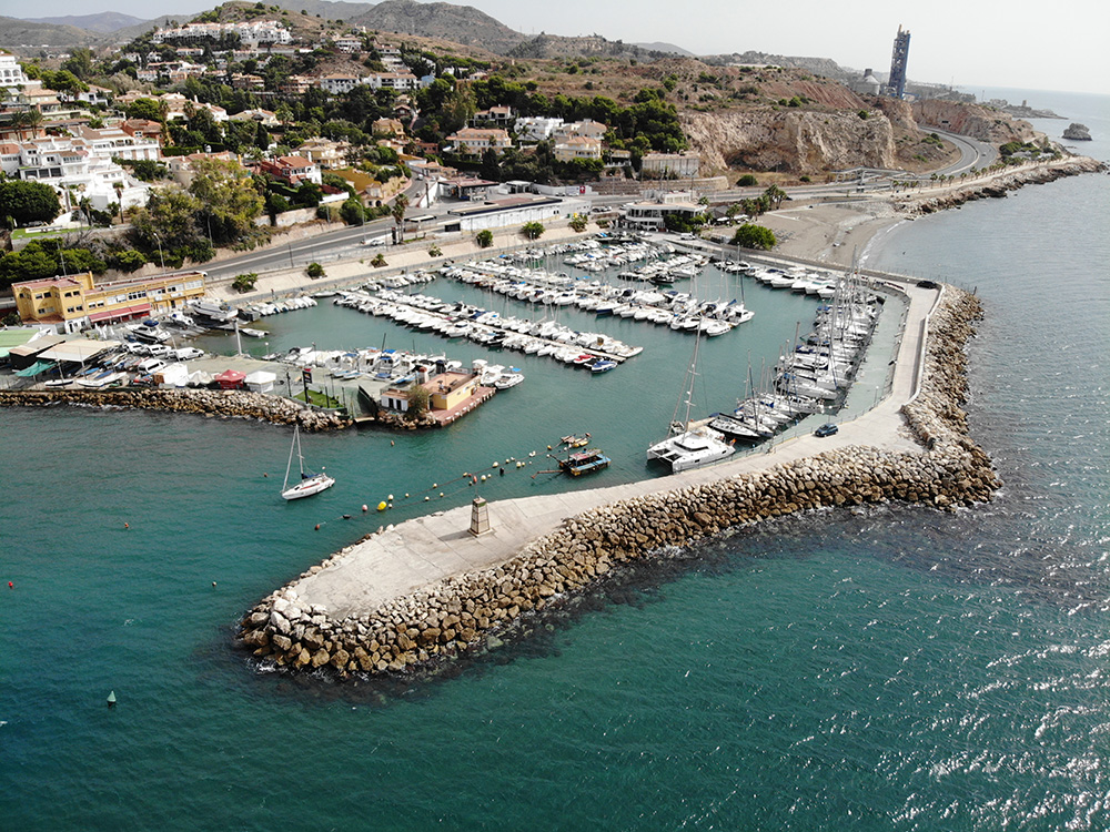 Secluded and harmonious marina, it is a reference in nautical environments in Málaga.