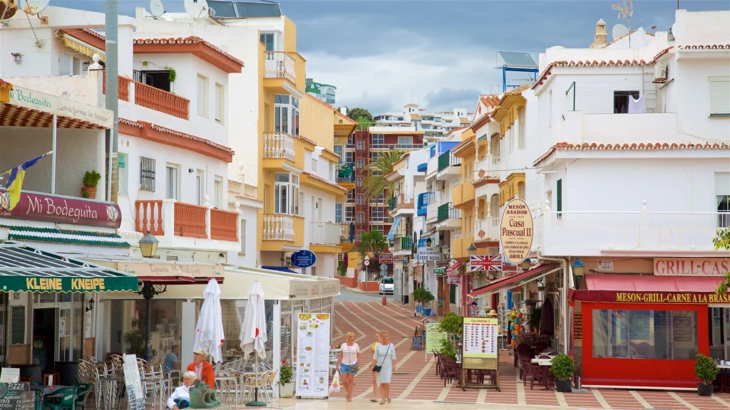 Living in Torremolinos offers an unbeatable combination of a favorable climate, beautiful beaches, excellent infrastructure, a rich cultural life, and a welcoming community.